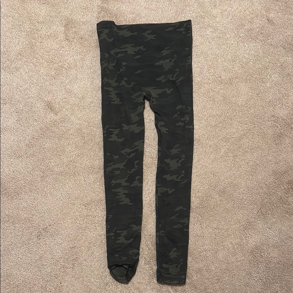 SPANX Black and Green Leggings Sleek Form-Fitting Design